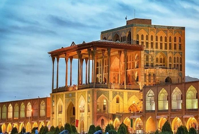تحقیق در مورد کاخ عالی قاپو کلاس ششم